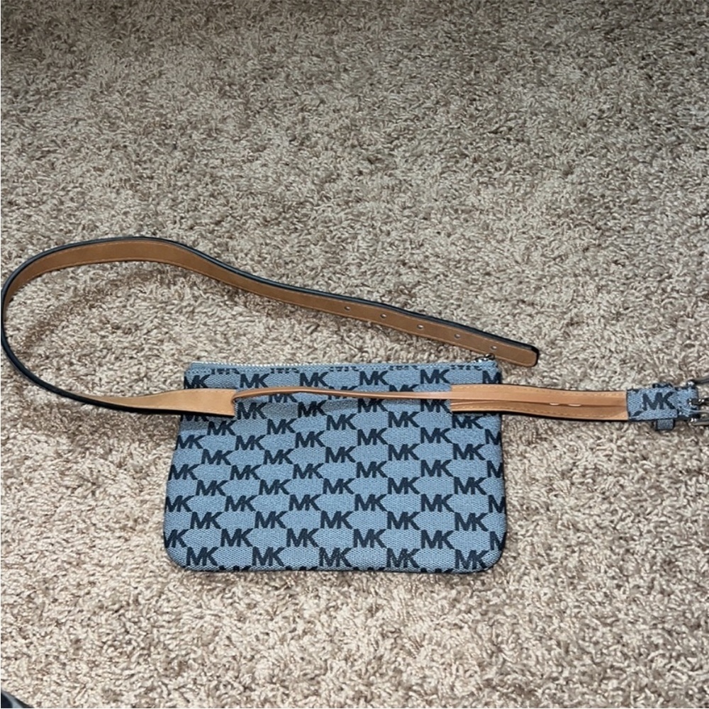 MICHAEL KORS REED LARGE LOGO TOTE. VANILLA SIGNATURE. NWT. Free bag w purchase. - Picture 11 of 13